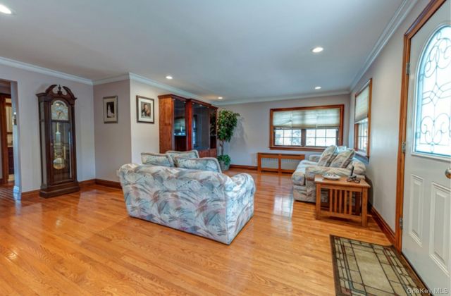 720 Farmers Avenue, Bellmore, NY 11710