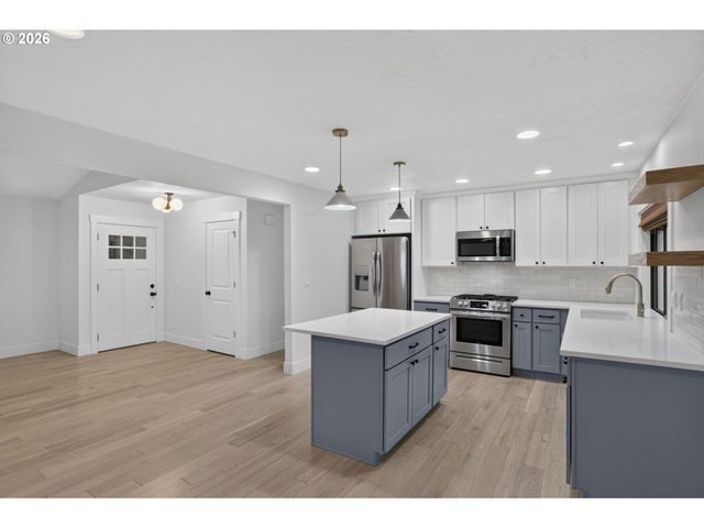 3745 DIVISION Ct, Lake Oswego, OR 97035