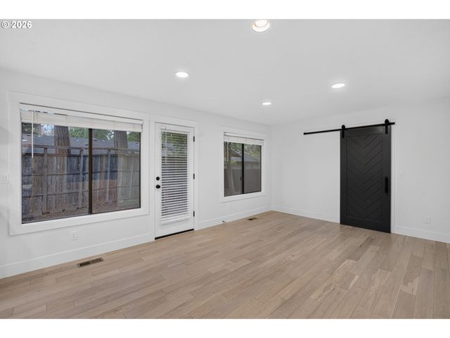 3745 DIVISION Ct, Lake Oswego, OR 97035