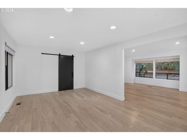 3745 DIVISION Ct, Lake Oswego, OR 97035