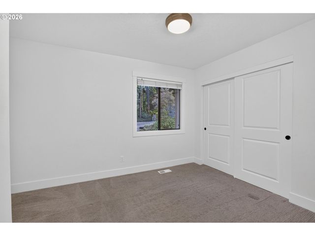 3745 DIVISION Ct, Lake Oswego, OR 97035