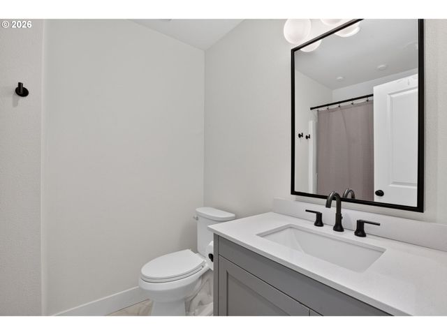 3745 DIVISION Ct, Lake Oswego, OR 97035