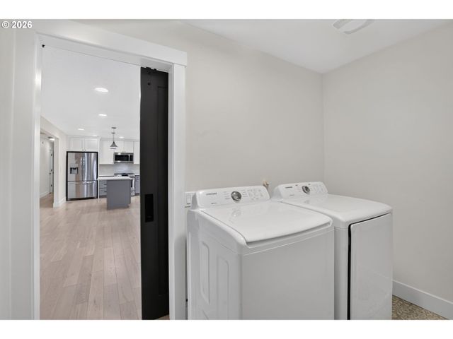 3745 DIVISION Ct, Lake Oswego, OR 97035