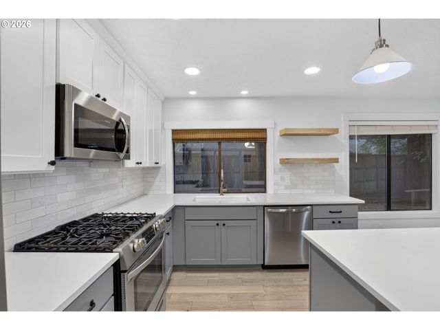 3745 DIVISION Ct, Lake Oswego, OR 97035