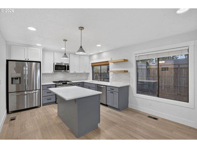 3745 DIVISION Ct, Lake Oswego, OR 97035