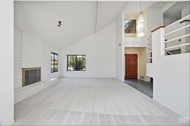 9613 Red Oak Court, Bakersfield, CA 93311