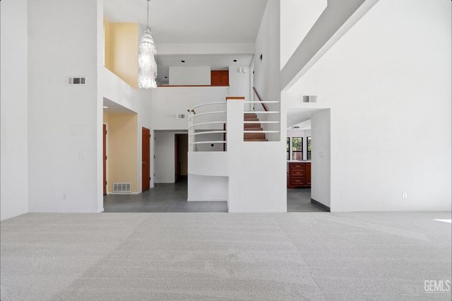 9613 Red Oak Court, Bakersfield, CA 93311