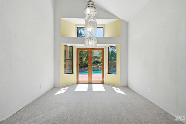 9613 Red Oak Court, Bakersfield, CA 93311