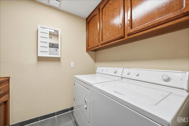 9613 Red Oak Court, Bakersfield, CA 93311