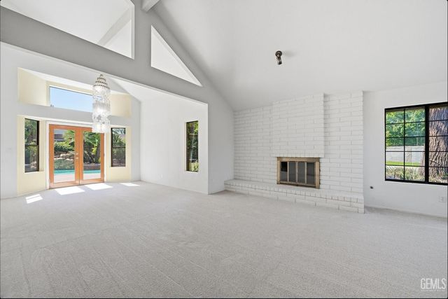 9613 Red Oak Court, Bakersfield, CA 93311