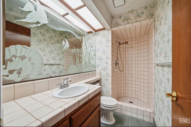 9613 Red Oak Court, Bakersfield, CA 93311