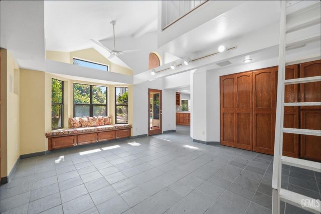 9613 Red Oak Court, Bakersfield, CA 93311