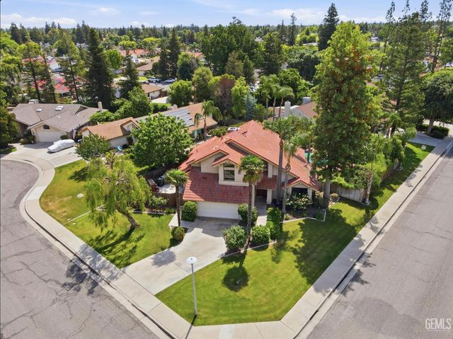 9613 Red Oak Court, Bakersfield, CA 93311