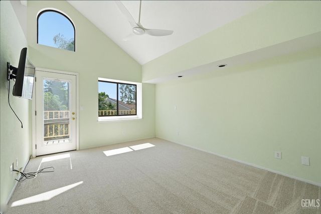 9613 Red Oak Court, Bakersfield, CA 93311