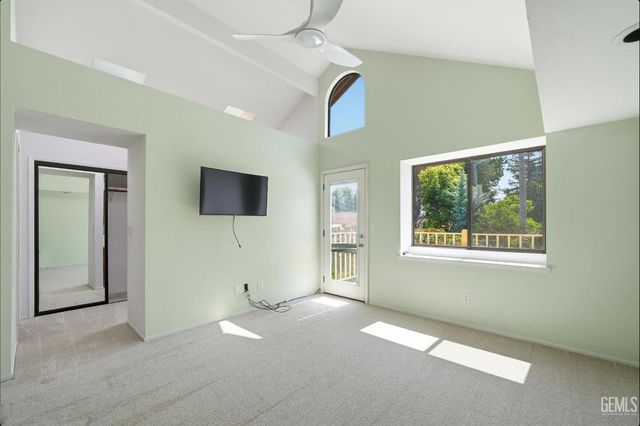 9613 Red Oak Court, Bakersfield, CA 93311