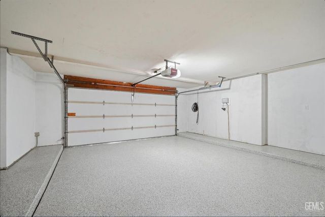 9613 Red Oak Court, Bakersfield, CA 93311