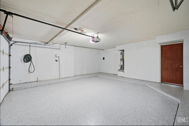 9613 Red Oak Court, Bakersfield, CA 93311