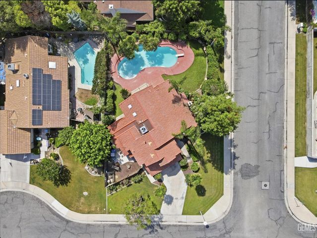 9613 Red Oak Court, Bakersfield, CA 93311