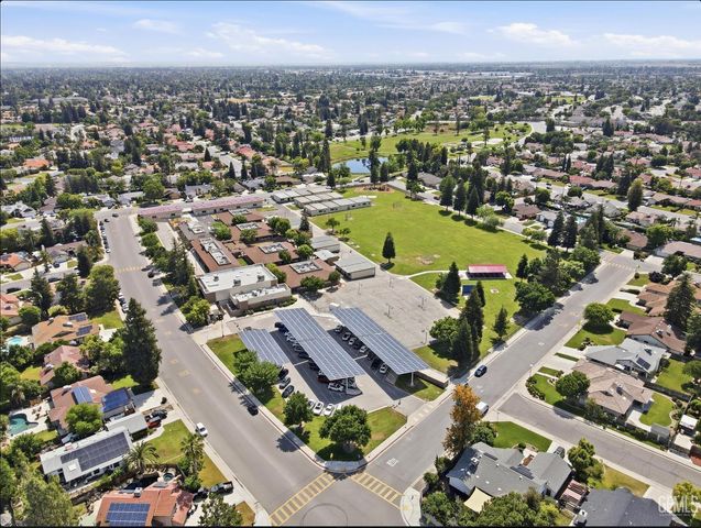 9613 Red Oak Court, Bakersfield, CA 93311