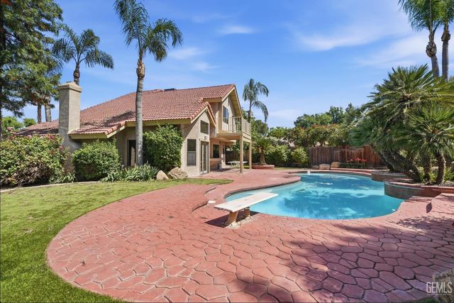 9613 Red Oak Court, Bakersfield, CA 93311