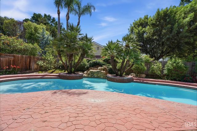 9613 Red Oak Court, Bakersfield, CA 93311