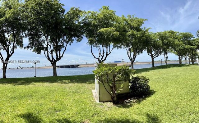 4705 NW 7th St 206-7, Miami, FL 33126