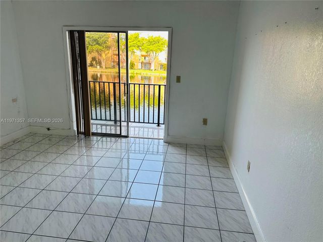 4705 NW 7th St 206-7, Miami, FL 33126