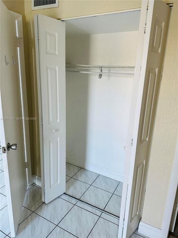 4705 NW 7th St 206-7, Miami, FL 33126