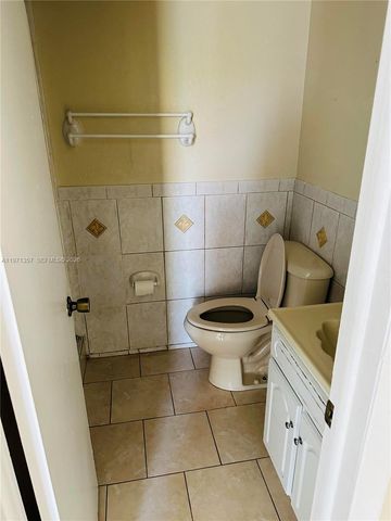 4705 NW 7th St 206-7, Miami, FL 33126