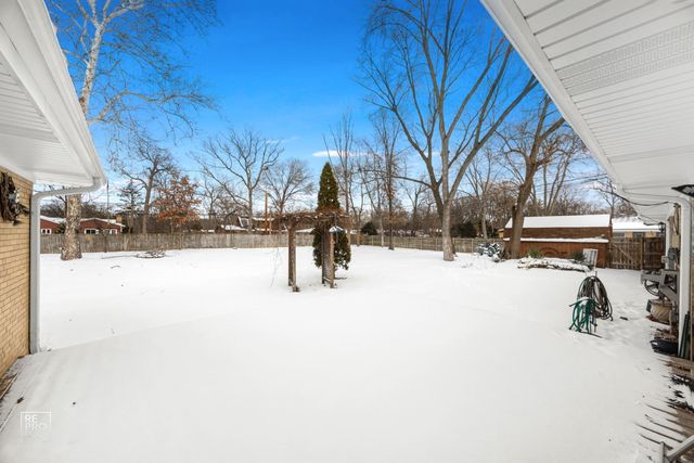 17w120 Woodland Avenue, Bensenville, IL 60106