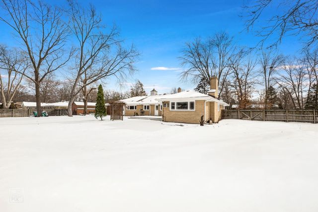 17w120 Woodland Avenue, Bensenville, IL 60106