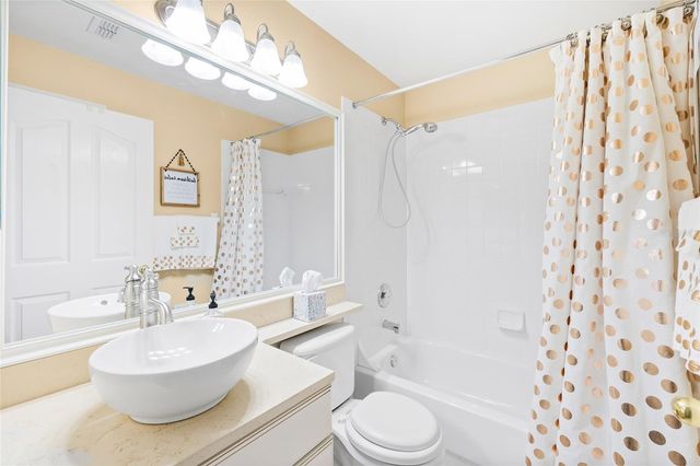 5606 PADDOCK TRAIL DRIVE, Tampa, FL 33624