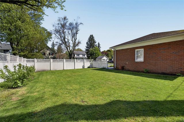 126 Wildmere Road, Irondequoit, NY 14617