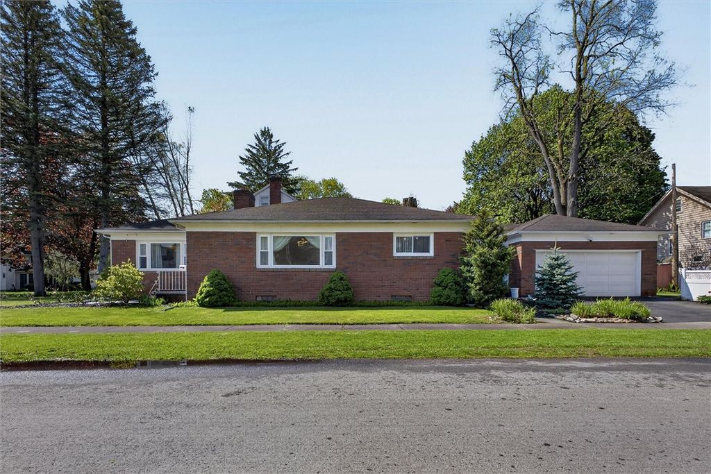 126 Wildmere Road, Irondequoit, NY 14617