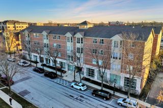 57 E Hattendorf Avenue 206, Roselle, IL 60172