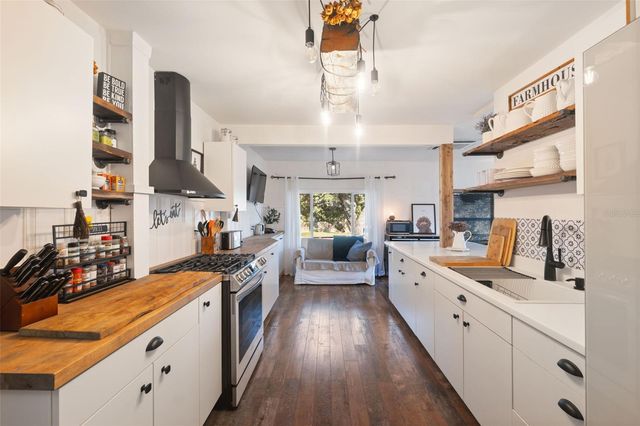 1946 CHENANGO AVENUE, Clearwater, FL 33755