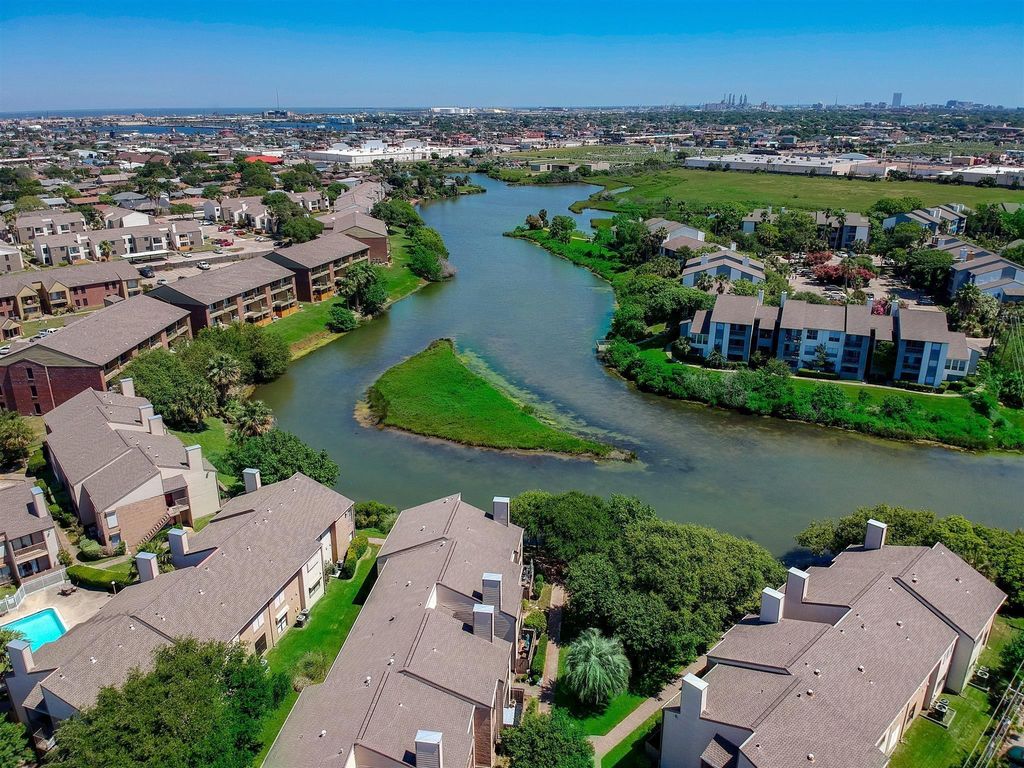 3220 69th Street A8, Galveston, TX 77551