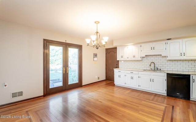 9604 Bay Hill Dr, Louisville, KY 40223