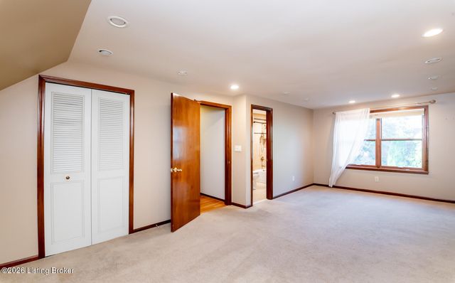 9604 Bay Hill Dr, Louisville, KY 40223