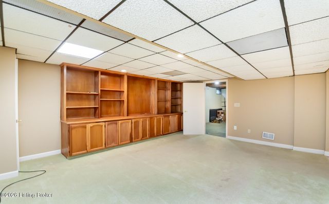 9604 Bay Hill Dr, Louisville, KY 40223