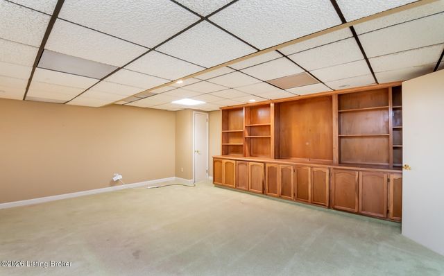 9604 Bay Hill Dr, Louisville, KY 40223