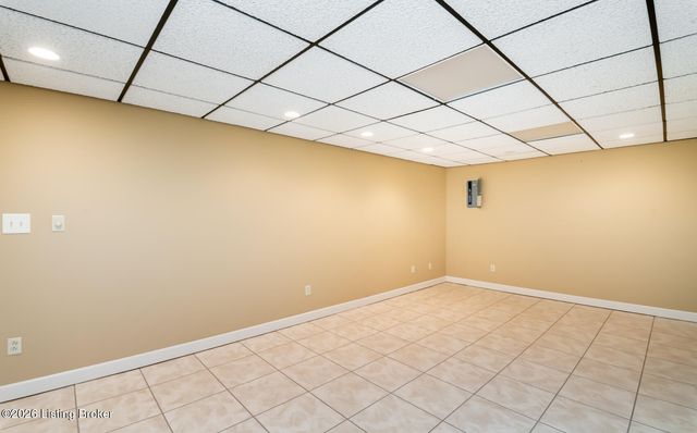 9604 Bay Hill Dr, Louisville, KY 40223