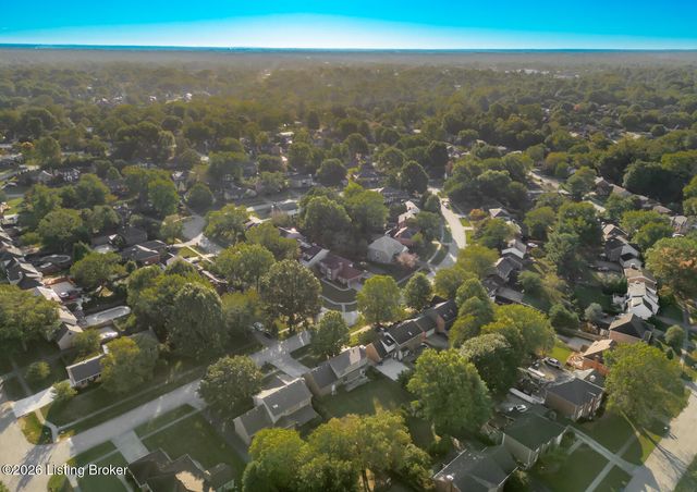 9604 Bay Hill Dr, Louisville, KY 40223