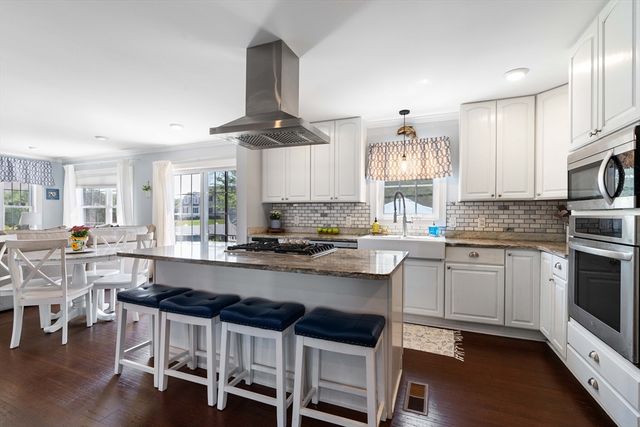 55 Sloop Drive, Portsmouth, RI 02871