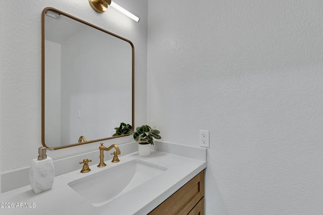 170 E GUADALUPE Road 136, Gilbert, AZ 85234