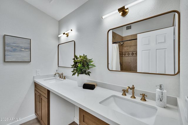 170 E GUADALUPE Road 136, Gilbert, AZ 85234