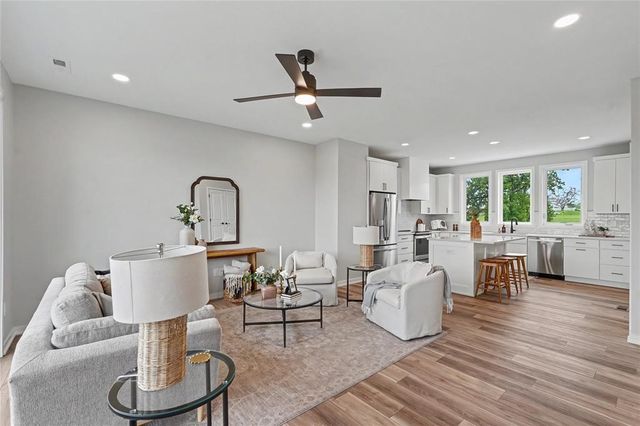 2728 Fleur Drive, Des Moines, IA 50321