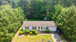23 Saffron Cir, Springfield, MA 01129