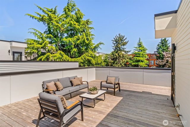 4460 Midvale Avenue N, Seattle, WA 98103