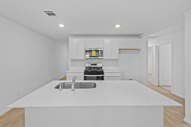 16068 Mahogany Way, Elmendorf, TX 78112